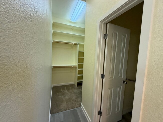 Building Photo - 1041 Turnberry Dr