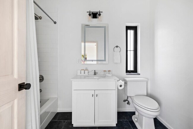 Building Photo - 2701 Bumble Bee Dr