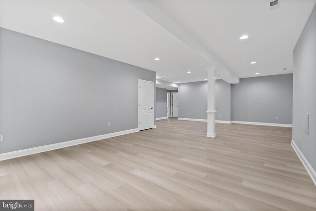 Building Photo - 7119 Barry Rd