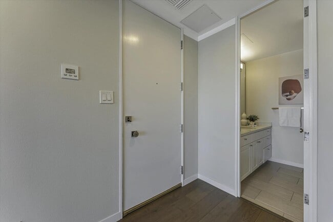 Building Photo - 565 Bellevue Ave