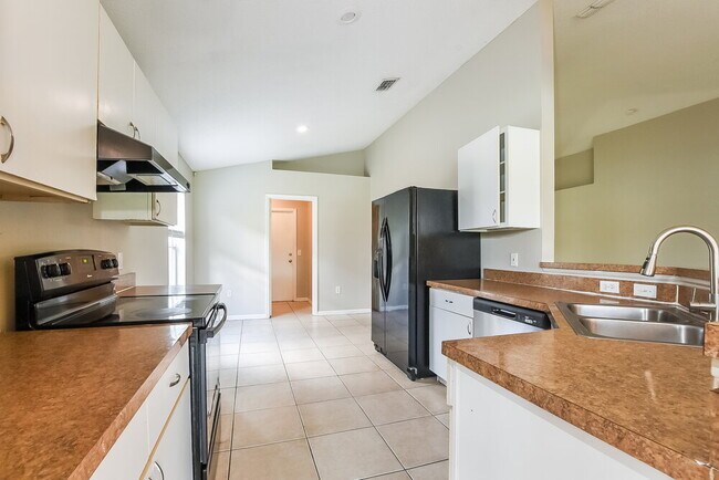 Building Photo - 6853 Westlake Blvd