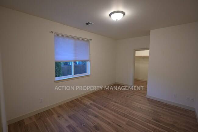 Building Photo - Beautiful custom-built 3 bed, 1 office, 2 bath, 2 car garage in Sequim