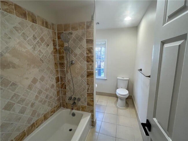 Building Photo - 2911 Bentwood Dr