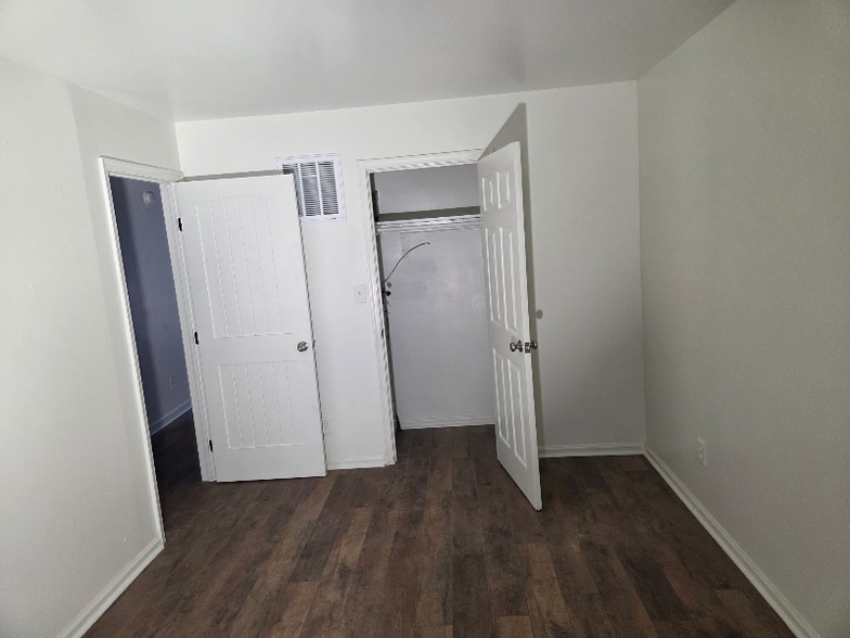 Building Photo - 1012 W 36th St