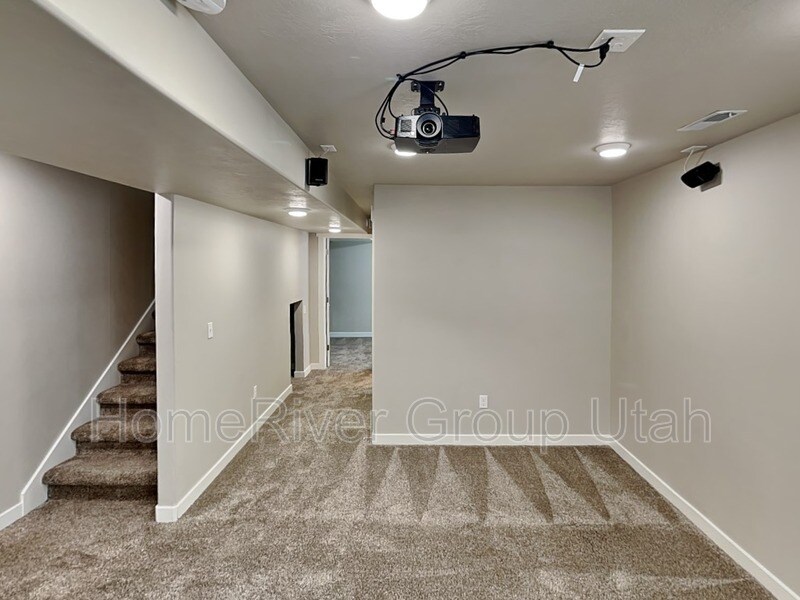 Building Photo - 10796 N La Costa