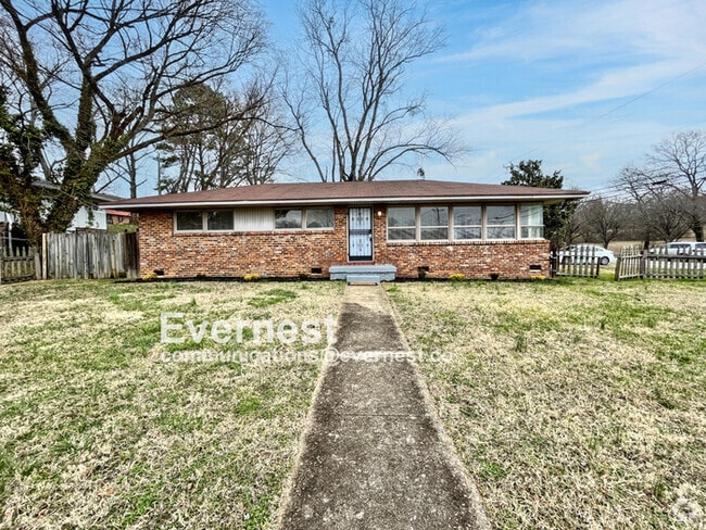 Building Photo - 4905 Eastwood Dr