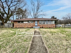 Building Photo - 3-Bedroom, 2-Bathroom Home with Convenient...