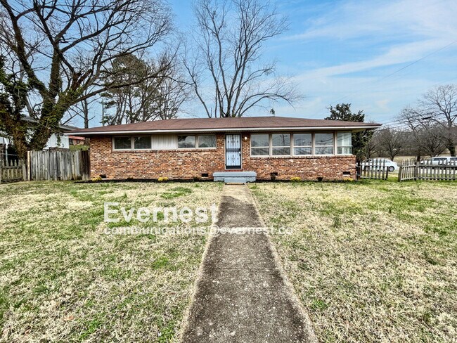 Primary Photo - 4905 Eastwood Dr