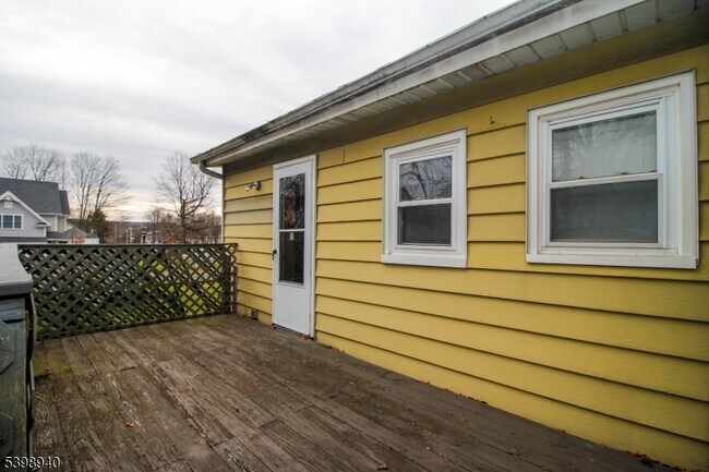 Building Photo - 81 Main St