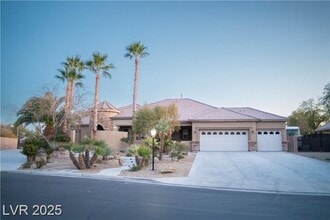 Building Photo - 5527 Breecher Ave