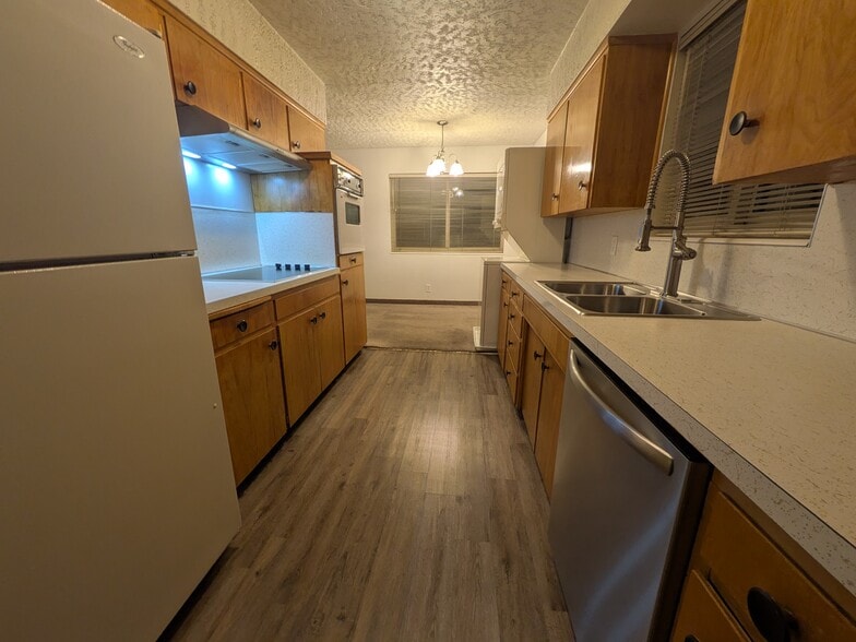 Building Photo - 1206 E 22nd St