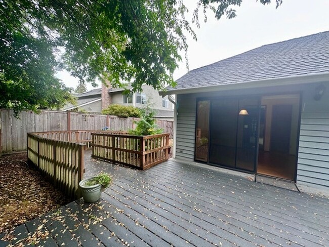 Building Photo - Lakeland Hills 3 bedroom 2 bathroom - Gara...