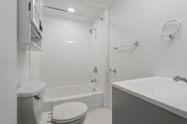 Building Photo - 17 E Sherman St