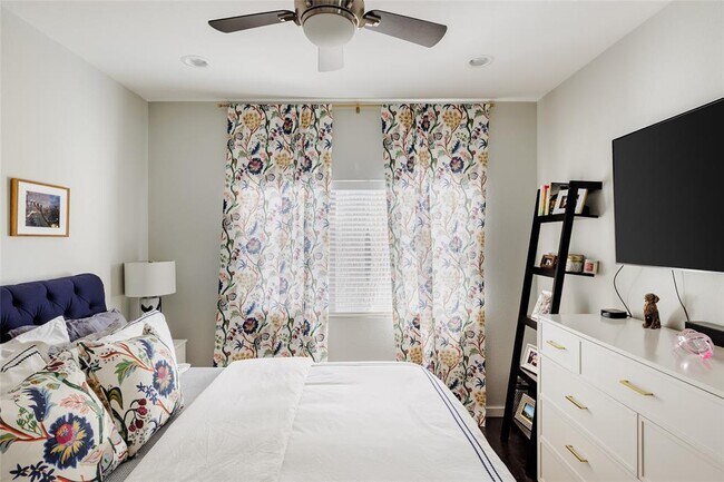 Building Photo - 2412 Wilson St