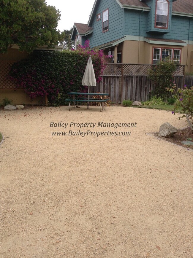 Building Photo - Gorgeous Santa Cruz Home!! 3bed/2.5 bath