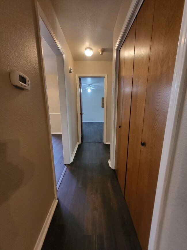 Building Photo - (2) Bed/(2) Bath w/ Storm Shelter Avail NOW!