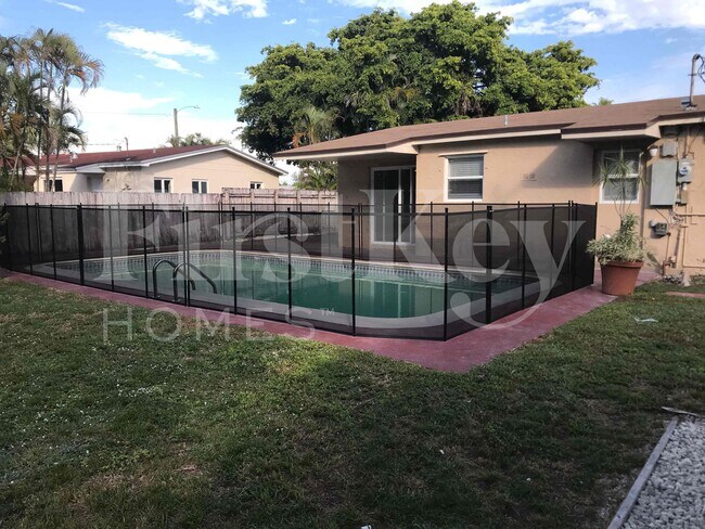 Building Photo - 240 N 69th Way