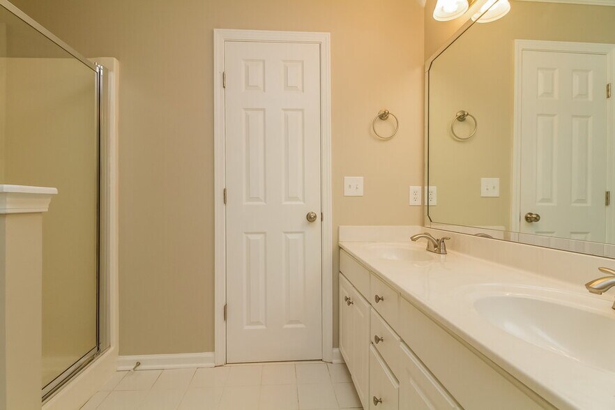 Building Photo - 1716 Carlyon Ct