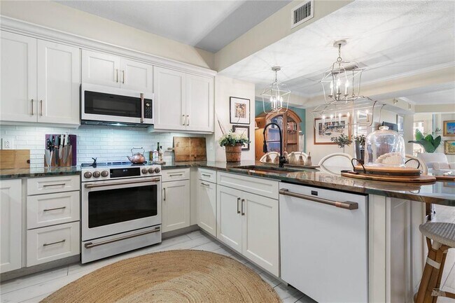 Building Photo - 200 Ocean Crest Dr