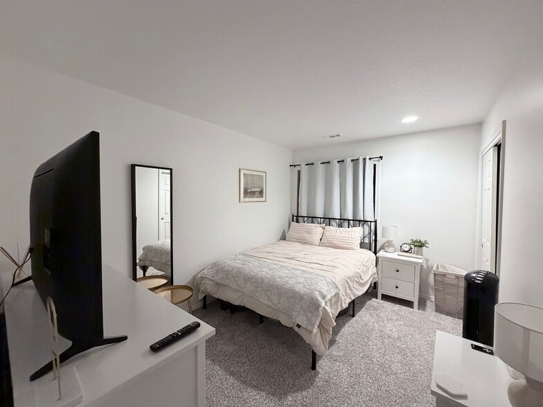 Guest Bedroom - 10421 SE Liebe St