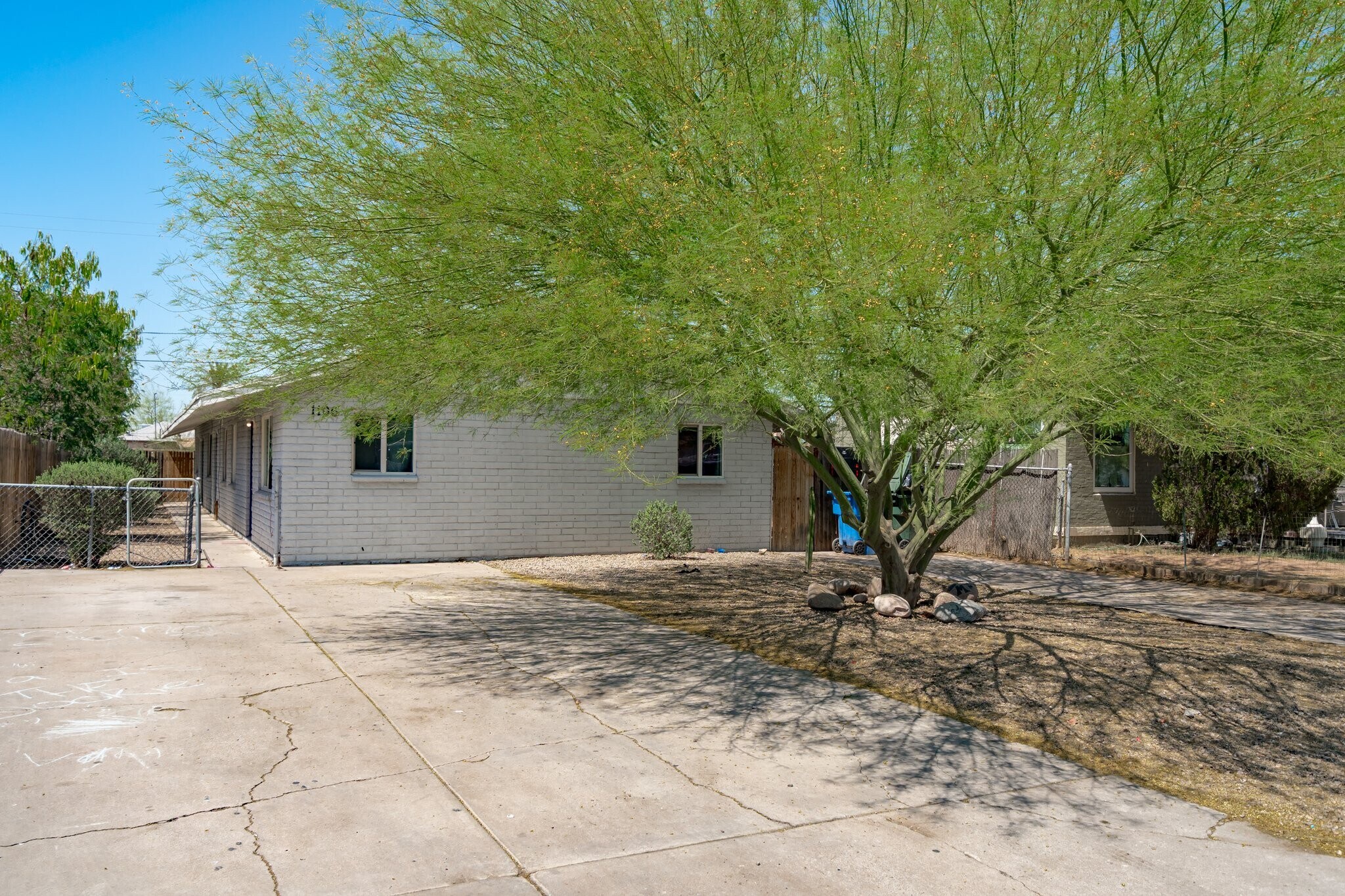 Building Photo - 1106 North 25th Pl