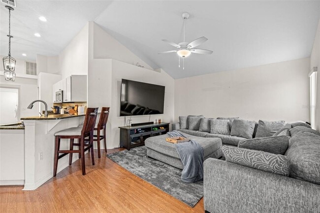 Building Photo - 16521 Lake Heather Dr