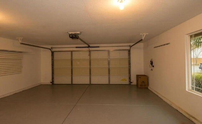 Building Photo - $300 Move in Special - Beautiful South Redding Home