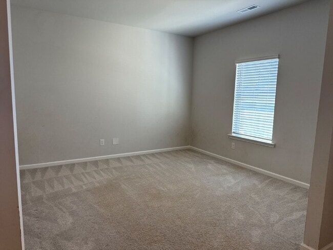 Building Photo - 280 Shangrila Wy