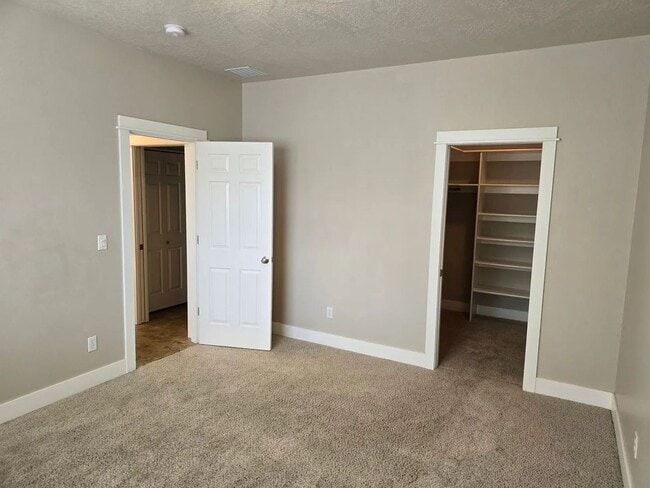 Building Photo - 2132 Marlow Ln