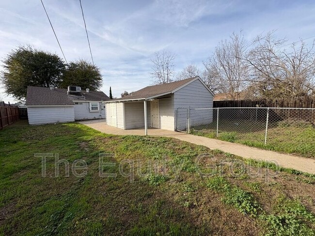 Building Photo - 812 S Burke St