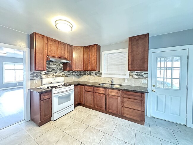 Building Photo - 574 Duboce Ave