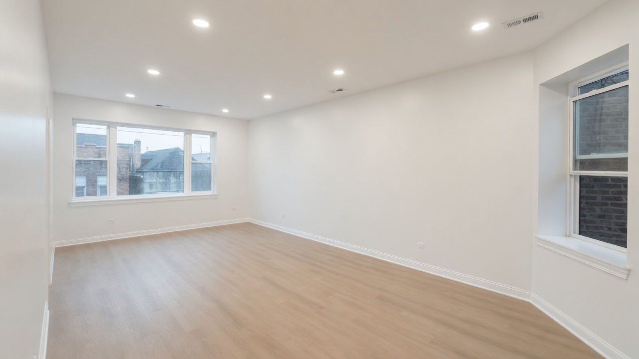 Building Photo - 2552 S Central Park Ave