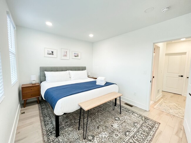 Building Photo - RENOVATED TOWNHOME WITH DECK BY METRO