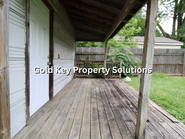 Building Photo - All Electric 3 BR 1 BA House with Garage, ...
