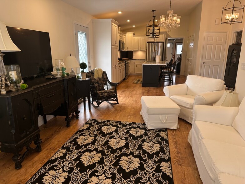 Building Photo - 7712 Walnut St