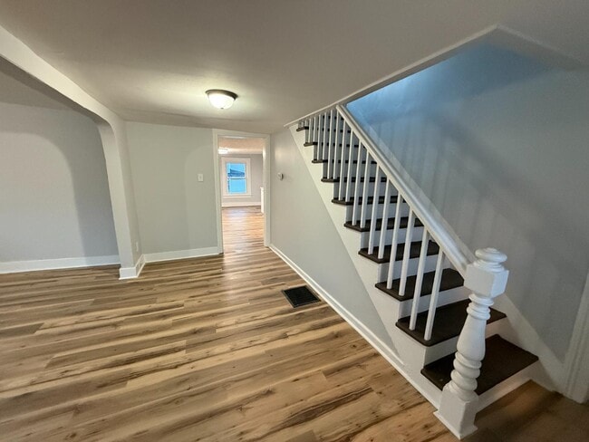 Building Photo - 127 4th St