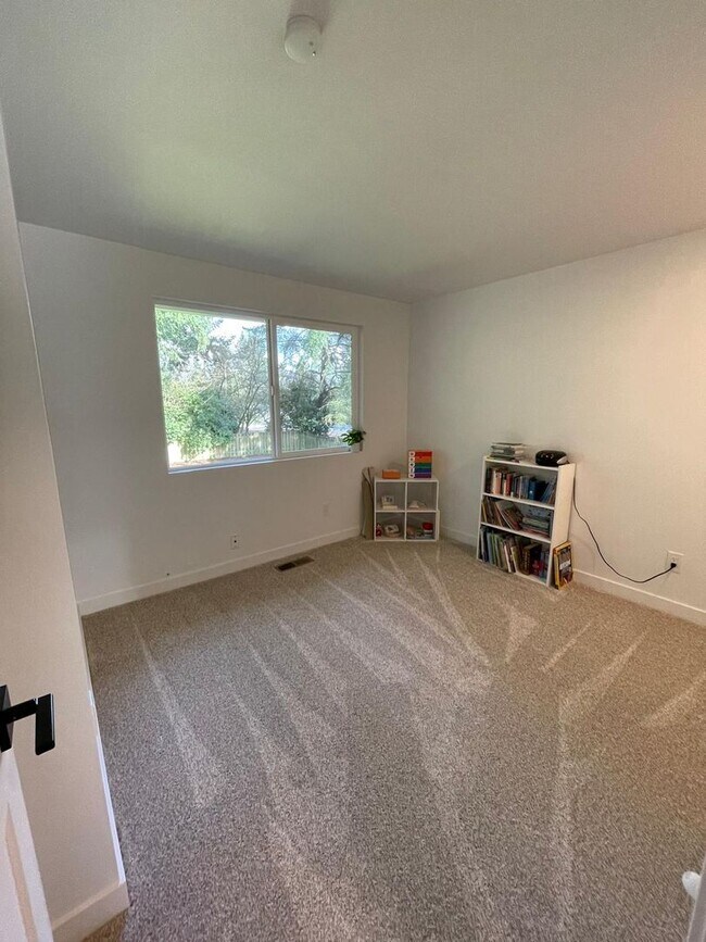 Building Photo - 13540 NE 190th Pl