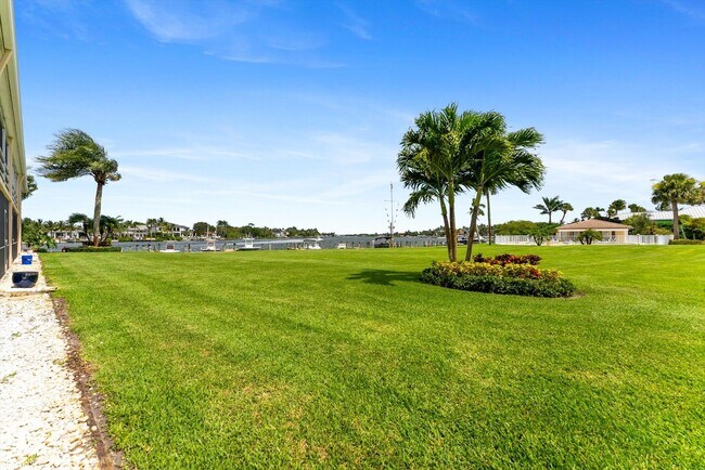 Building Photo - 478 Tequesta Dr