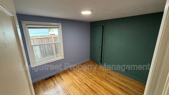 Building Photo - 1137 NW 13th St