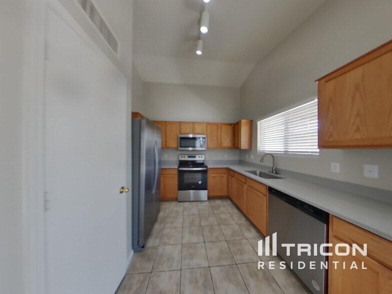 Building Photo - 30610 N Coral Bean Dr