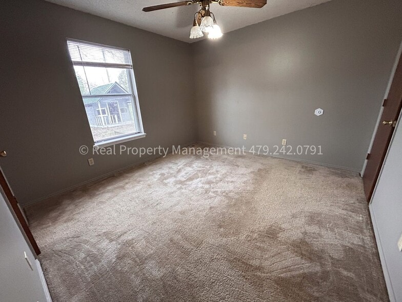 Building Photo - 80 Grand View Dr