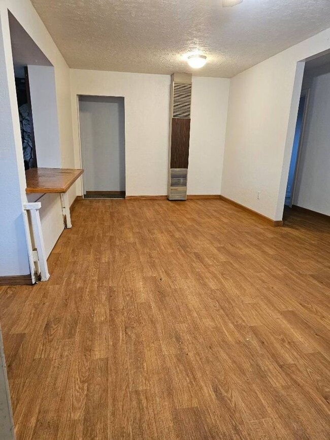 Building Photo - 3Br/1 Bath Home in Susanville