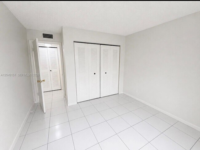 Building Photo - 5771 SW 36th Ct