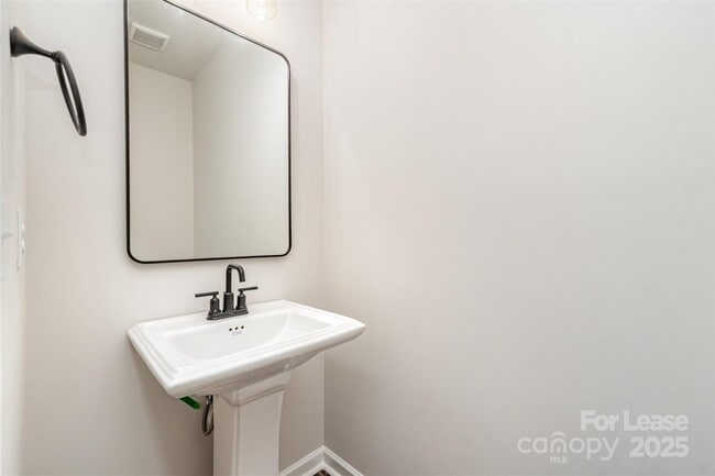 Building Photo - 3719 Davis Ave