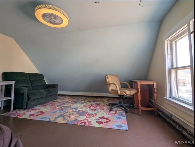 Building Photo - 107 Hawley St