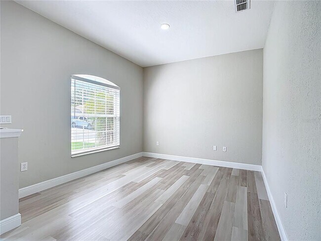 Building Photo - 550 Reddicks Cir