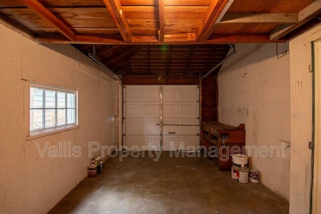 Building Photo - 920 13th St NE