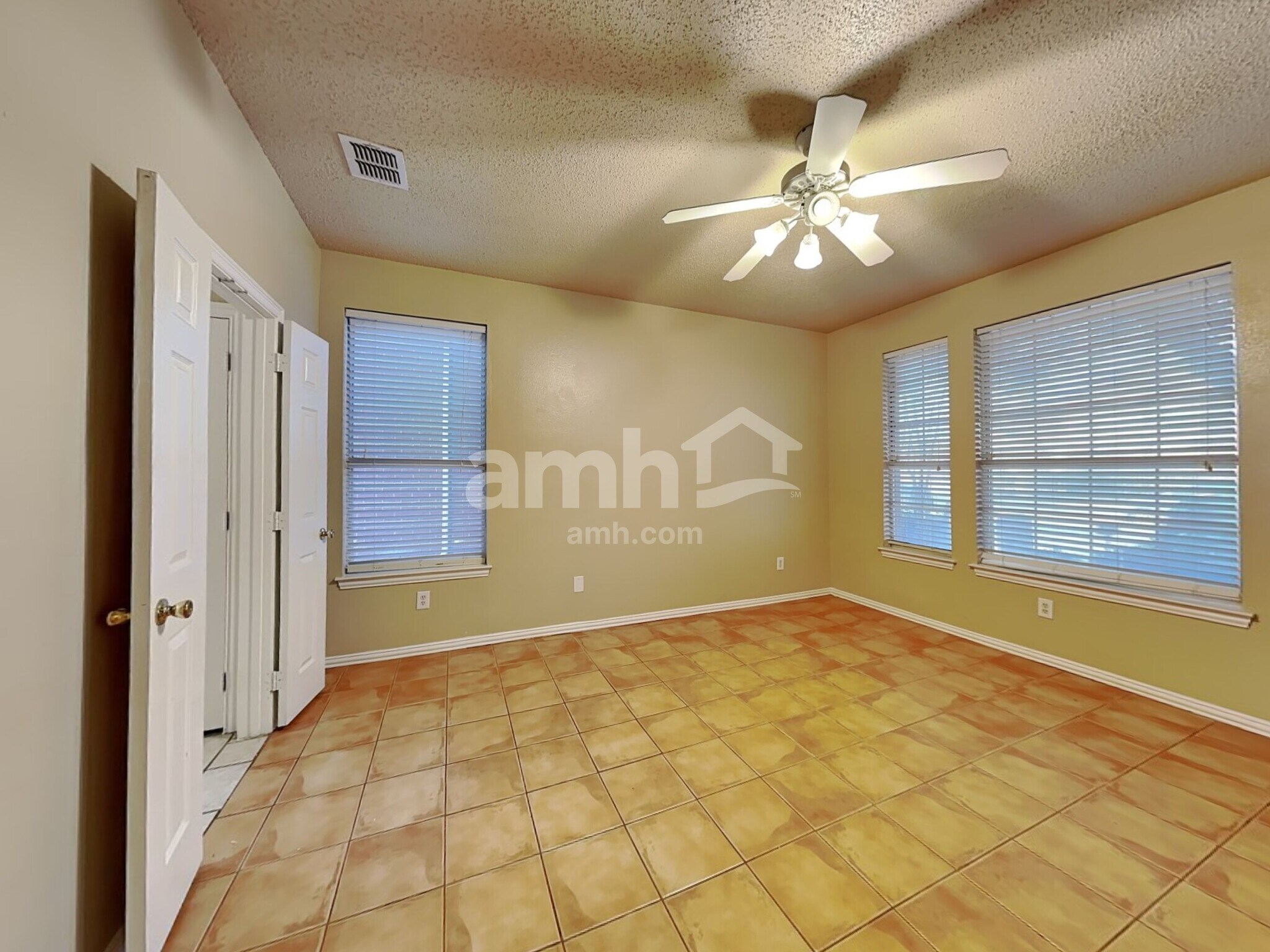 Building Photo - 2306 Valley Creek Dr