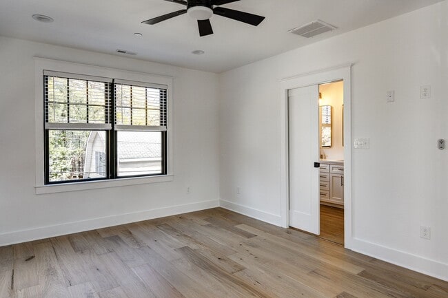 Building Photo - 20 E Redman Ave