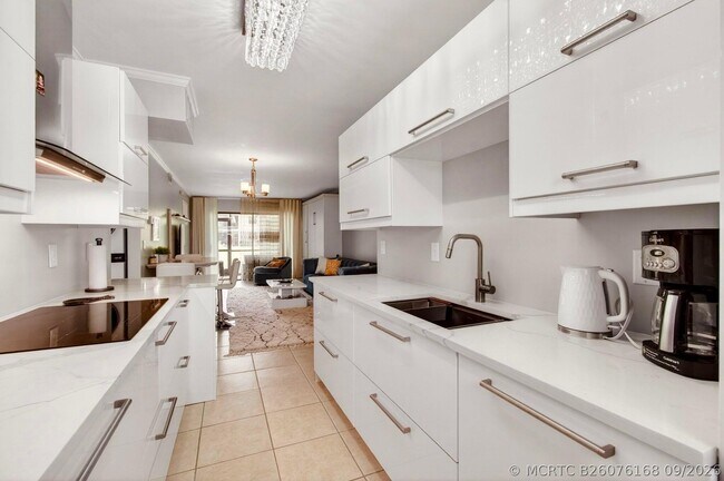 Building Photo - 321 Norwood Terrace